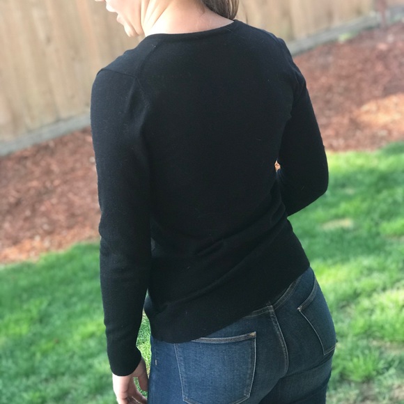 🌟🌟KIRKLAND Classic Black V-neck Sweater🌟🌟 - Picture 4 of 5